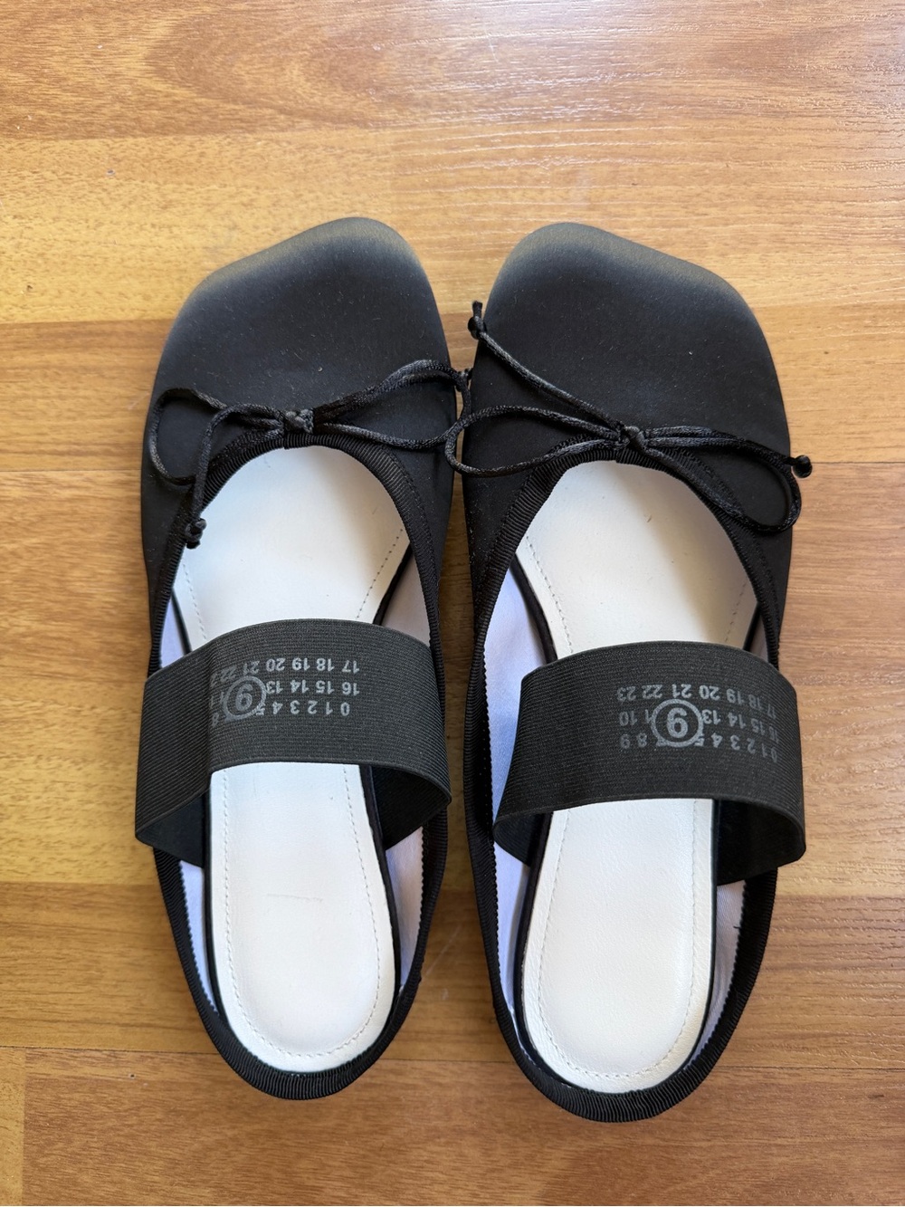 Black Ballet-Style Slip-On Flats with Elastic Strap